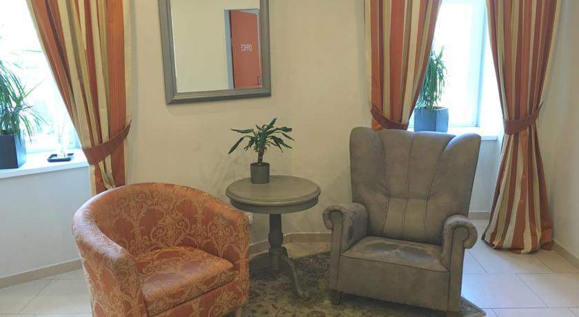 Le Petit Hotell